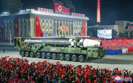 Phô diễn tên lửa, Triều Tiên gửi thông điệp gì tới TT Mỹ tương lai?