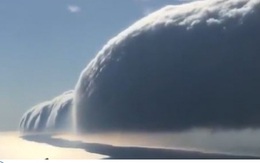 Video: Kinh ngạc cảnh mây cuộn ở hồ Michigan đầy ngoạn mục