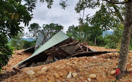 Quảng Nam: Xót xa những ngôi nhà tan hoang, đổ nát do sạt lở