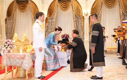 Thái Lan: Hoàng hậu Suthida được ĐH Hoàng gia trao 39 bằng danh dự trong 1 ngày, "gây bão" MXH