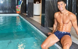 Ronaldo khoe cơ bắp cuồn cuộn chỉ ít ngày sau khi bị phát hiện nhiễm Covid-19, fan yên tâm phần nào khi thấy nụ cười tươi rói của anh chàng