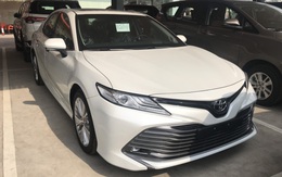 Toyota Camry ‘full option’ dọn kho giá hơn 1,1 tỷ đồng tại đại lý