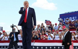 Trump đi vận động bầu cử ở ổ dịch Covid-19 nghiêm trọng bậc nhất nước Mỹ