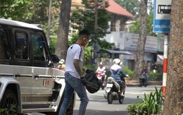 Lái siêu xe chục tỷ đi... nhặt ve chai, đại gia Minh Nhựa gây chú ý trên phố đi bộ, người khen ngợi hết lời người chê làm màu không đáng hoan hô?