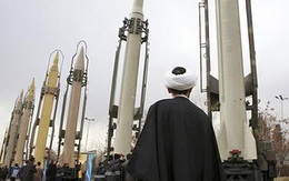 Hết hạn cấm vận vũ khí với Iran: Người thở phào, kẻ âu lo