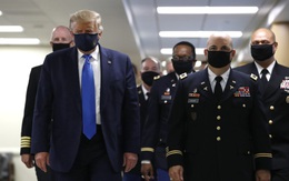 Ông Trump nhập viện 1 ngày sau khi xác nhận mắc Covid-19, lần đầu đeo khẩu trang trước công chúng