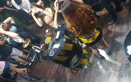 Công an Cần Thơ kiểm tra quán bar có 32 cô gái uống bia, hút shisha