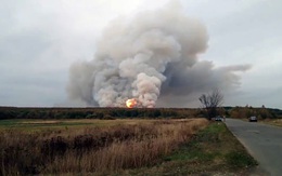 Lửa cháy rừng thiêu trụi kho đạn Nga