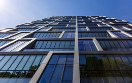 Thử nghiệm loại kính cửa sổ bằng chất lỏng mới giúp giảm nhiệt độ các tòa nhà và tiết kiệm điện năng