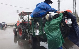 Di chuyển qua đoạn đường ngập lũ, xe công nông bị lật khiến nữ sinh viên tử vong