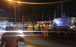 Ô tô "điên" tông nhiều xe máy giữa giao lộ đường phố Sài Gòn