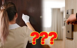 Tại sao nhân viên khách sạn thường gõ cửa trước khi vào phòng dù biết không có khách bên trong?