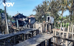 Bà “hỏa” thiêu rụi 7 căn nhà ở thành phố Châu Đốc, An Giang