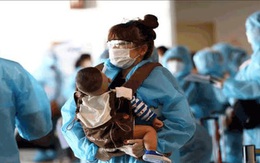 Bé gái 1 tuổi người nước ngoài cùng 7 người khác mắc Covid-19