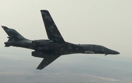 Video: Máy bay ném bom B-1B Lancer lần đầu mang tên lửa hành trình ngoài thân