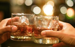 Người Nga phẫn nộ vì bị yêu cầu không uống rượu trong 2 tháng sau khi tiêm vắc-xin COVID-19