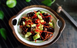 Cách làm salad nấm mộc nhĩ lạ miệng ngày đông