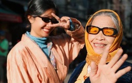 Bà nội U90 cùng cháu gái chụp bộ ảnh thời trang 'chất lừ'