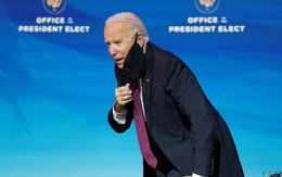 Ông Biden chưa kịp tiêm vắc-xin đã gặp người mắc COVID-19