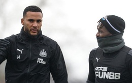 Sao Ngoại hạng Anh "đi bộ không nổi" sau khi mắc Covid-19