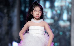 Con gái Xuân Lan diễn thời trang giữa tiết trời lạnh giá của Hà Nội