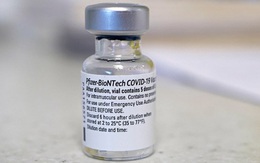 Tại sao hội anti-vax lại tin vắc-xin COVID-19 chứa vi mạch do Bill Gates cài vào?