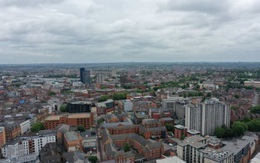 Nhà ở chật chội khiến dịch COVID-19 lây lan nhanh tại Anh