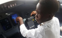 Cậu bé 7 tuổi nổi tiếng nhờ tài lái máy bay