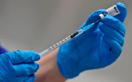 Y tá Mỹ dương tính với SARS-CoV-2 sau hơn một tuần tiêm vaccine Covid-19