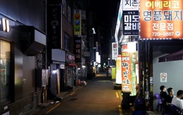 Số ca Covid-19 mới tăng kỷ lục, thủ đô Seoul, Hàn Quốc “tắt đèn” sau 21h