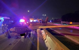 Video: Thót tim máy bay hạ cánh khẩn cấp ngay trên đường cao tốc ở Mỹ