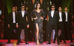 Hoa hậu Lương Thùy Linh xuất hiện bên dàn trai đẹp