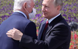 [ẢNH, VIDEO] TT Putin lần đầu tái xuất trước công chúng sau hơn 2 tháng tránh dịch COVID-19