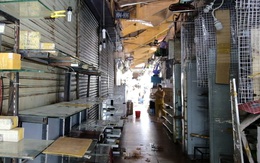 Chợ Bến Thành vẫn đìu hiu hậu dịch Covid-19, tiểu thương "cầu cứu" vì ngồi cả ngày không có khách thăm quan