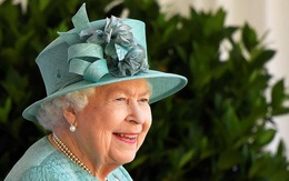 Nữ hoàng Anh chính thức xuất hiện sau thời gian dài ở ẩn với khí chất hơn người, ngầm thông báo về tương lai của hoàng gia