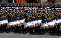 24h qua ảnh: Nữ quân nhân Nga rạng ngời trong lễ duyệt binh
