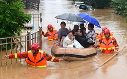 Trung Quốc: Mưa lũ chuyển hướng, cư dân khốn đốn