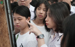Học sinh Hà Nội thi Ngữ văn mở đầu kỳ thi vào lớp 10 THPT