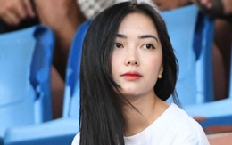 Bạn gái Hà Đức Chinh đến sân cổ vũ trận Viettel gặp Đà Nẵng: Nhan sắc “không giống hình đăng Face”