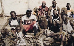 Bức ảnh bị hiểu nhầm hé lộ sự thật về những người huấn luyện linh cẩu để kiếm sống tại Nigeria
