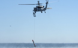 Trực thăng Hải quân Mỹ vô tình đánh rơi mìn công nghệ cao