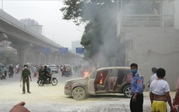 Xe ô tô vừa đổ xăng bất ngờ bốc cháy dữ dội