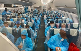 Clip: Chuyến bay đón 129 bệnh nhân Covid-19 từ Guinea Xích đạo hạ cánh an toàn