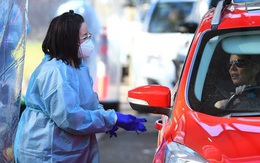 Dân Úc không chịu xét nghiệm Covid-19 vì sợ... bị cấy vi mạch