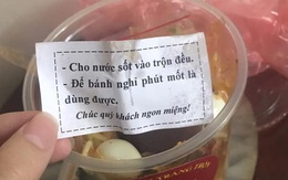 Mua hộp bánh tráng trộn về nhà, cô gái bất ngờ với dòng nhắn gửi cực dễ thương bên trong: Nhớ cho bánh “nghỉ phút mốt” trước khi ăn!