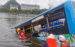 Trung Quốc: Xe bus chở học sinh đi thi Đại học lao xuống hồ nước khiến 21 người chết, 15 người bị thương