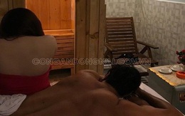 Bắt quả tang nữ nhân viên massage khoả thân kích dục cho khách