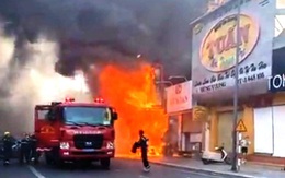 Cửa hàng thời trang Hàn Quốc cháy kinh hoàng giữa trung tâm TP Huế