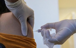 Hy vọng về vaccine COVID-19 tới càng gần, giới chuyên gia càng gia tăng lo ngại