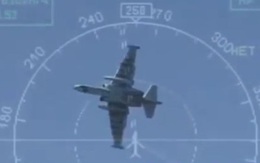 Cường kích Su-25 chao lượn ấn tượng, phóng mồi nhiệt và bay ngửa